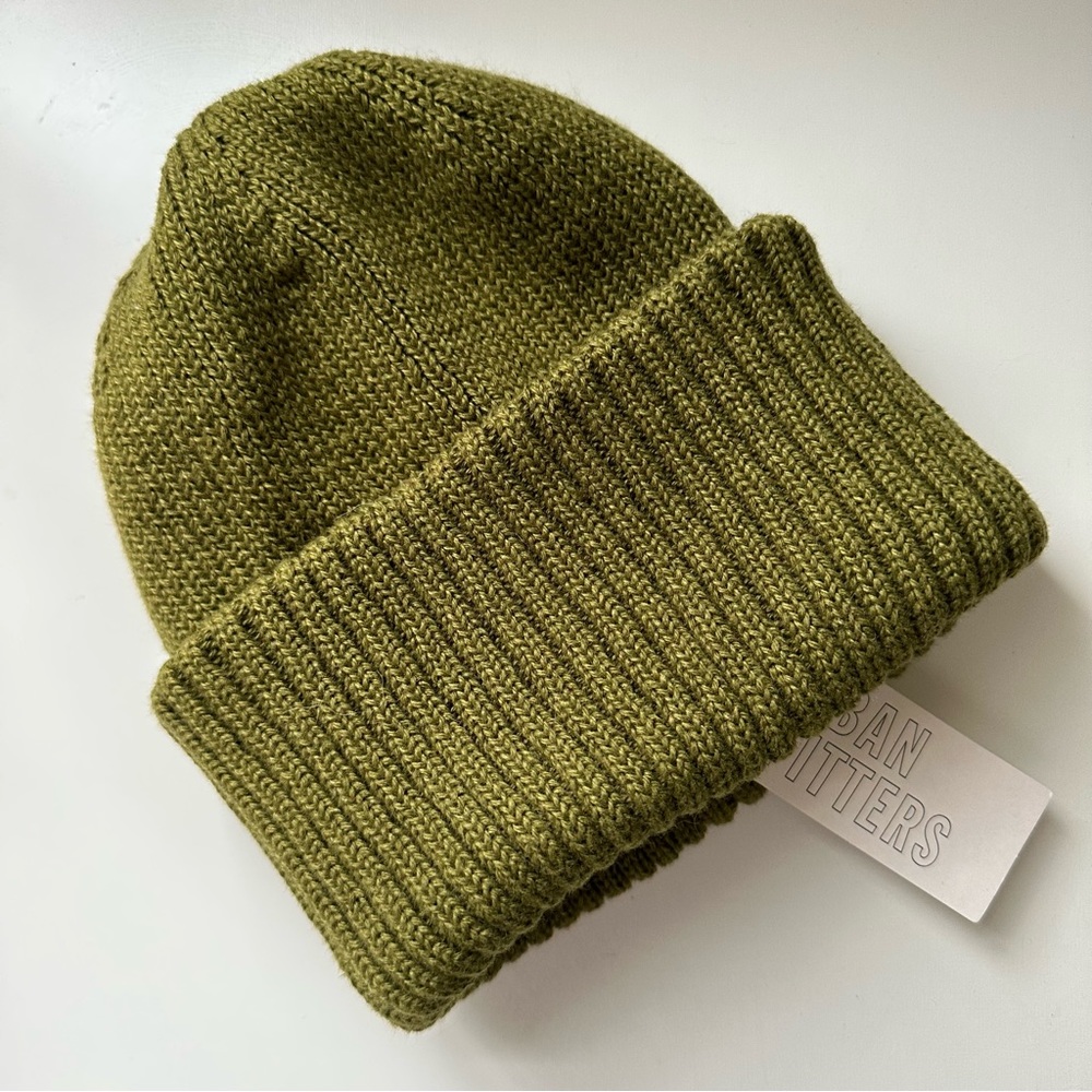 NWT 💎 UO Chloe Ribbed Cuffed Beanie - Army Green